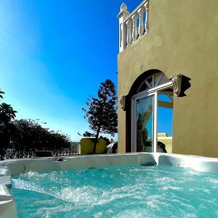 - Sleeps 4 - Jacuzzi - Garden - Pet Friendly Villa El Médano