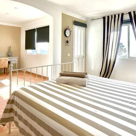 Vila - Sleeps 4 - Jacuzzi - Garden - Pet Friendly