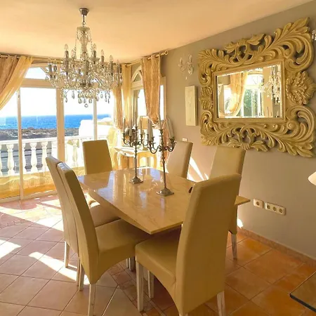 - Sleeps 4 - Jacuzzi - Garden - Pet Friendly * El Médano