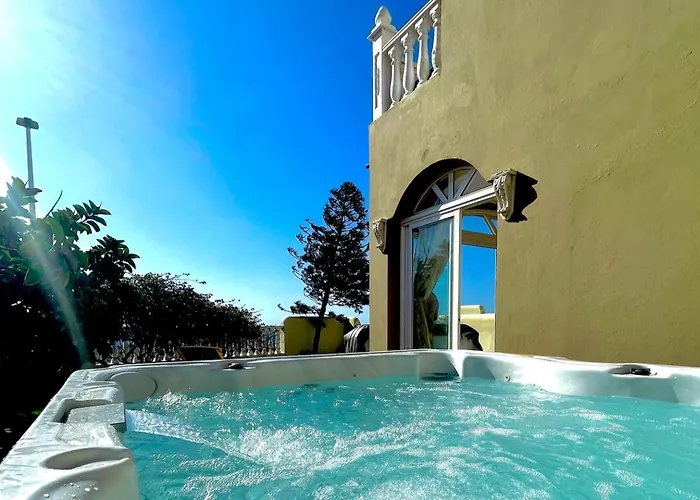 - Sleeps 4 - Jacuzzi - Garden - Pet Friendly Villa El Médano
