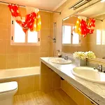 - Sleeps 4 - Jacuzzi - Garden - Pet Friendly * エル・メダノ