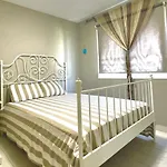 - Sleeps 4 - Jacuzzi - Garden - Pet Friendly エル・メダノ