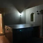 - Sleeps 4 - Jacuzzi - Garden - Pet Friendly ヴィラ エル・メダノ