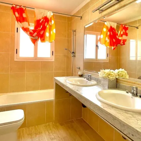 - Sleeps 4 - Jacuzzi - Garden - Pet Friendly * El Medano (Tenerife)