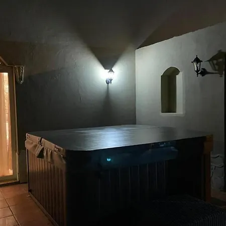 - Sleeps 4 - Jacuzzi - Garden - Pet Friendly Villa El Medano (Tenerife)