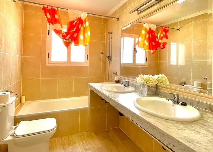 - Sleeps 4 - Jacuzzi - Garden - Pet Friendly * El Medano (Tenerife)