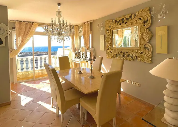 - Sleeps 4 - Jacuzzi - Garden - Pet Friendly * El Medano (Tenerife)