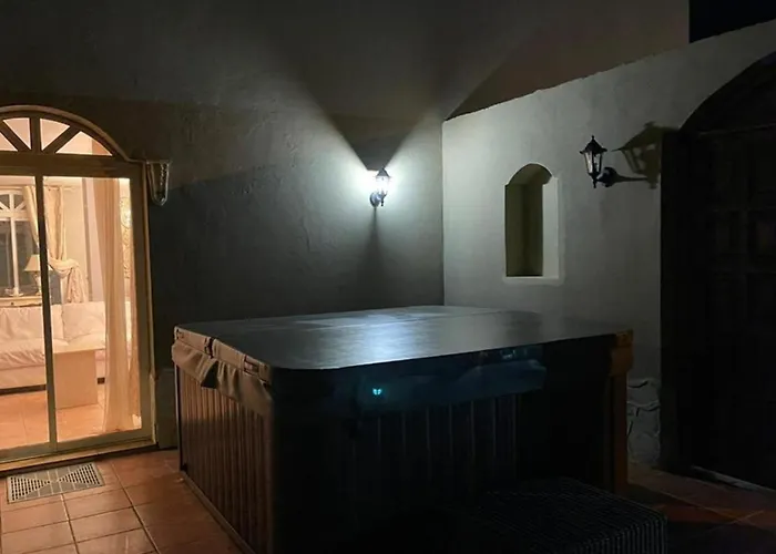 - Sleeps 4 - Jacuzzi - Garden - Pet Friendly Villa El Medano (Tenerife)